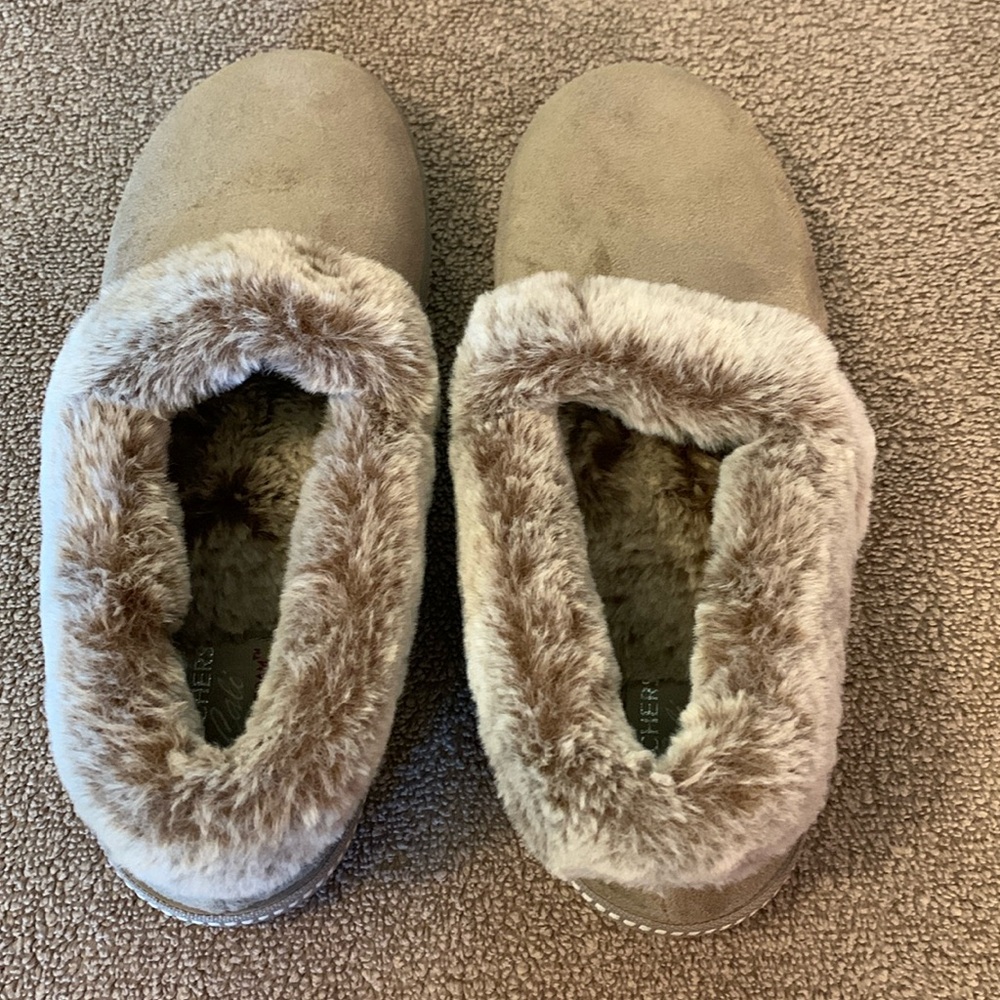 Sketchers Cozy Campfire Cali Slippers Taupe Size 8 1/2 Like New Memory Foam